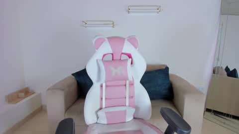 Snapshot of _april_smith_ chatting on October 6, 2025, 12:13 pm online show from October 6, 2025, 12:13 pm