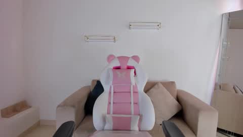 Snapshot of _april_smith_ chatting on October 21, 2025, 12:28 pm online show from October 21, 2025, 12:28 pm