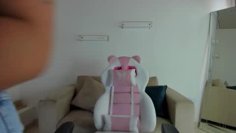 Snapshot of _april_smith_ chatting on October 27, 2025, 12:09 pm online show from October 27, 2025, 12:09 pm