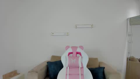 Snapshot of _april_smith_ chatting on October 29, 2025, 12:18 pm online show from October 29, 2025, 12:18 pm