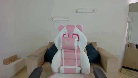 Snapshot of _april_smith_ chatting on November 4, 2025, 1:32 pm online show from November 4, 2025, 1:32 pm