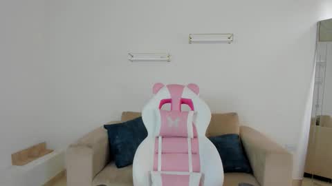 Snapshot of _april_smith_ chatting on November 6, 2025, 12:17 pm online show from November 6, 2025, 12:17 pm