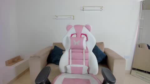 Snapshot of _april_smith_ chatting on November 12, 2025, 12:27 pm online show from November 12, 2025, 12:27 pm