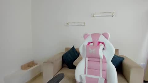 Snapshot of _april_smith_ chatting on November 19, 2025, 12:16 pm online show from November 19, 2025, 12:16 pm