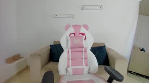 Snapshot of _april_smith_ chatting on November 25, 2025, 12:16 pm online show from November 25, 2025, 12:16 pm