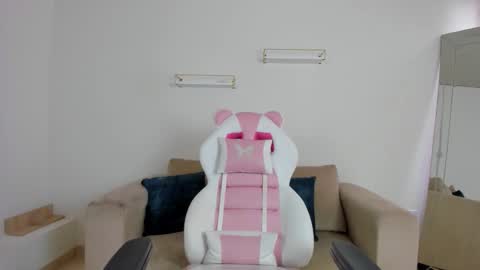 Snapshot of _april_smith_ chatting on November 26, 2025, 12:17 pm online show from November 26, 2025, 12:17 pm