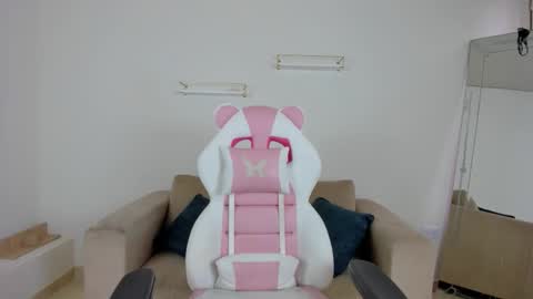 Snapshot of _april_smith_ chatting on November 28, 2025, 12:19 pm online show from November 28, 2025, 12:19 pm