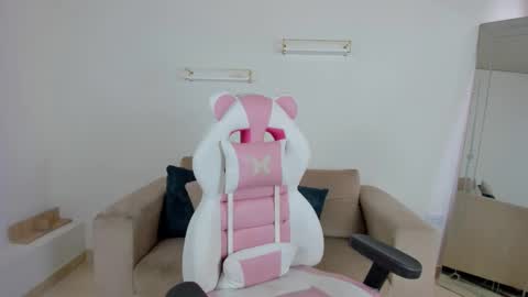 Snapshot of _april_smith_ chatting on December 4, 2025, 12:58 pm online show from December 4, 2025, 12:58 pm