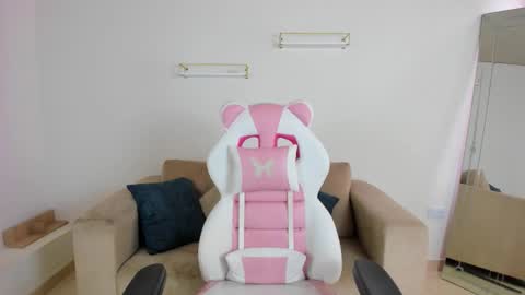 Snapshot of _april_smith_ chatting on December 16, 2025, 12:21 pm online show from December 16, 2025, 12:21 pm