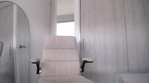 Snapshot of _arianalzate_ chatting on March 12, 2025, 5:28 pm 60 online show from March 12, 2025, 5:28 pm