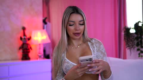 Arielle online show from December 15, 2025, 9:24 am