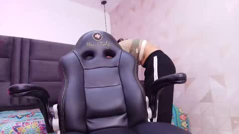 Arlet online show from October 7, 2025, 3:04 am