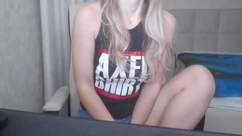 Snapshot of _ashley_blond_ chatting on October 5, 2025, 2:21 am Ashlee Bond online show from October 5, 2025, 2:21 am