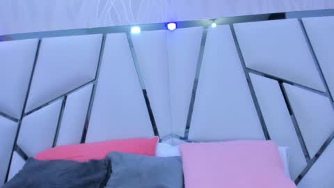 Snapshot of _aurora18 chatting on February 7, 2025, 3:12 am Aura online show from February 7, 2025, 3:12 am