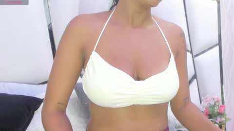 Snapshot of _aurora18 chatting on March 12, 2025, 3:02 am Aura online show from March 12, 2025, 3:02 am