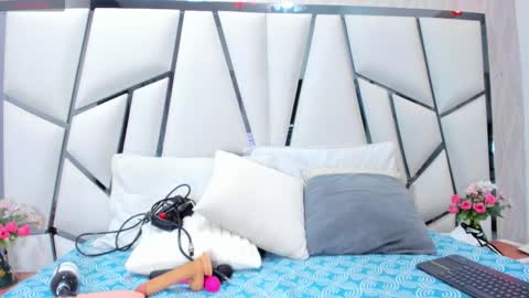 Snapshot of _aurora18 chatting on September 19, 2025, 10:21 pm Aura online show from September 19, 2025, 10:21 pm