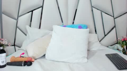 Snapshot of _aurora18 chatting on September 30, 2025, 3:11 am Aura online show from September 30, 2025, 3:11 am