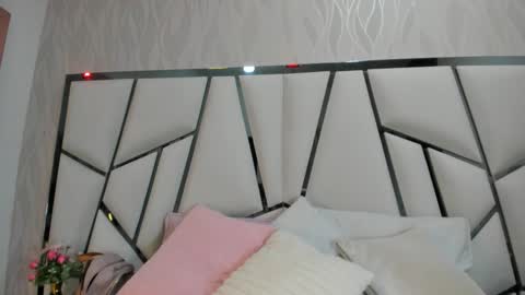 Snapshot of _aurora18 chatting on October 22, 2025, 3:07 am Aura online show from October 22, 2025, 3:07 am