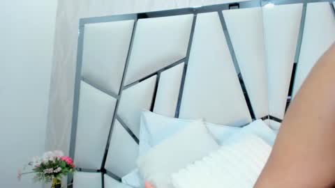 Snapshot of _aurora18 chatting on October 31, 2025, 2:45 am Aura online show from October 31, 2025, 2:45 am