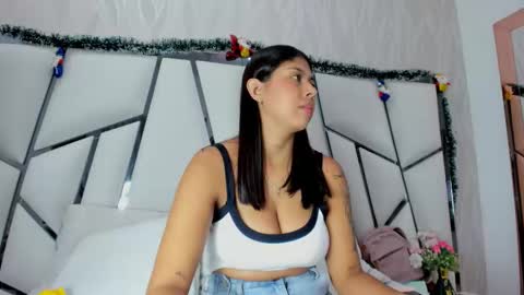 Snapshot of _aurora18 chatting on November 30, 2025, 3:10 am Aura online show from November 30, 2025, 3:10 am