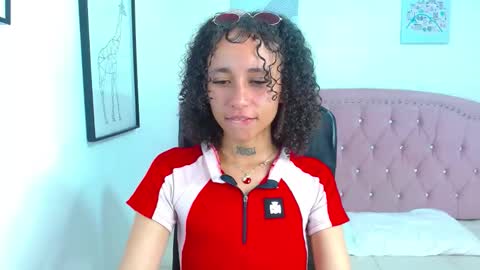 Snapshot of _ayelen chatting on October 25, 2025, 12:56 pm Ayelen  online show from October 25, 2025, 12:56 pm