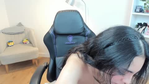 Bella Evans online show from January 27, 2025, 12:05 pm