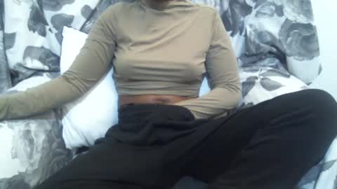 Snapshot of _bunny_b chatting on February 25, 2025, 5:58 pm I will be back soon  online show from February 25, 2025, 5:58 pm