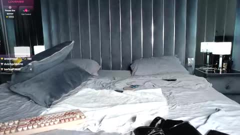 Dia online show from December 22, 2025, 11:13 pm