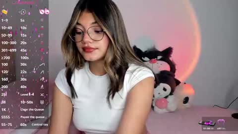 Snapshot of _camilaaa__ chatting on February 9, 2025, 8:54 am   online show from February 9, 2025, 8:54 am