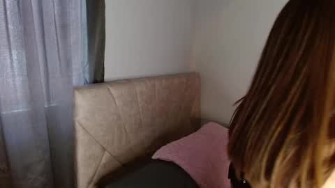 Snapshot of _camilaaa__ chatting on March 5, 2025, 3:18 pm   online show from March 5, 2025, 3:18 pm