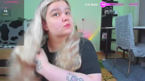 Snapshot of _candym1lky_ chatting on September 12, 2025, 6:35 am _candym1lky_ online show from September 12, 2025, 6:35 am