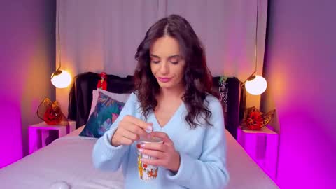 _carlawhite_ online show from November 3, 2025, 4:36 am