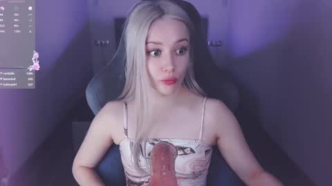 Snapshot of _chatur_babe chatting on February 12, 2025, 8:18 pm Angelina online show from February 12, 2025, 8:18 pm