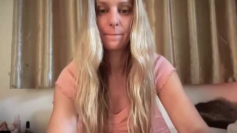 Chelsea xo online show from December 18, 2025, 8:15 pm