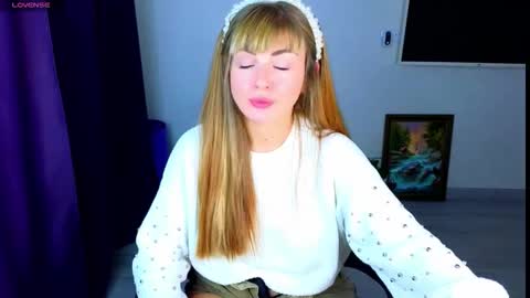 Snapshot of _comefeelme_ chatting on November 17, 2025, 11:27 am D online show from November 17, 2025, 11:27 am