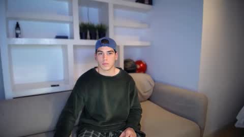 Snapshot of _couplevibes chatting on November 16, 2025, 6:24 pm _couplevibes online show from November 16, 2025, 6:24 pm