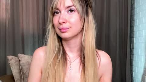 _crystal_moon_1 online show from November 4, 2025, 7:29 am