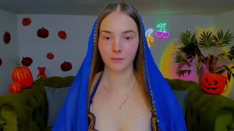 Snapshot of _cuddle_bug_ chatting on October 31, 2025, 7:59 pm Erika online show from October 31, 2025, 7:59 pm