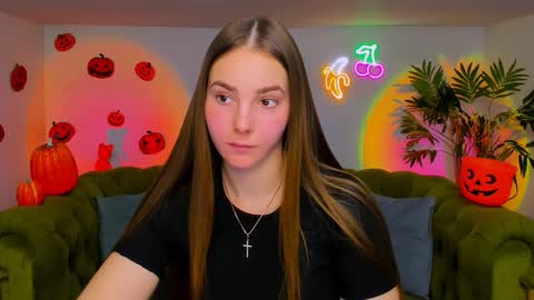 Snapshot of _cuddle_bug_ chatting on November 11, 2025, 1:33 pm Erika online show from November 11, 2025, 1:33 pm