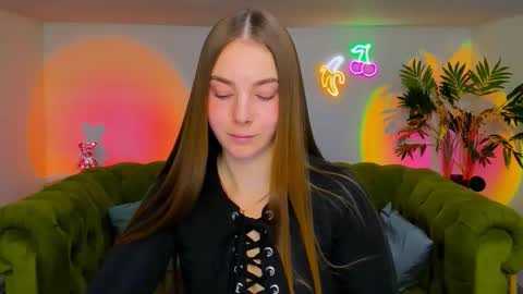 Snapshot of _cuddle_bug_ chatting on November 21, 2025, 1:21 pm Erika online show from November 21, 2025, 1:21 pm