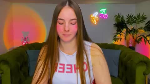 Snapshot of _cuddle_bug_ chatting on November 30, 2025, 7:40 pm Erika online show from November 30, 2025, 7:40 pm