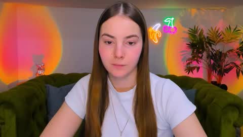 Snapshot of _cuddle_bug_ chatting on December 14, 2025, 9:14 am Erika online show from December 14, 2025, 9:14 am