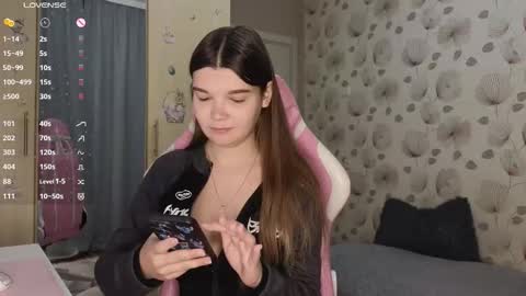 Snapshot of _cute_ice chatting on October 6, 2025, 5:05 am _cute_ice online show from October 6, 2025, 5:05 am