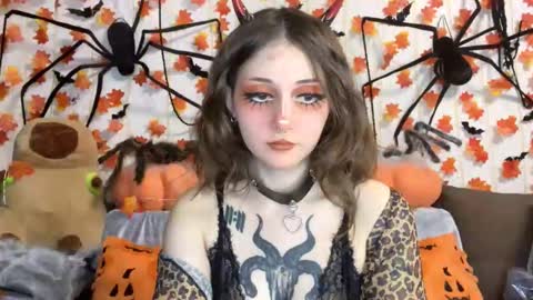Kate online show from October 5, 2025, 6:28 pm