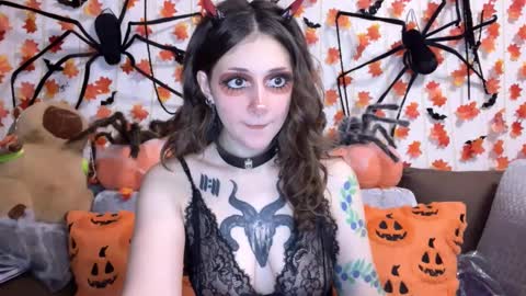 Kate online show from October 13, 2025, 5:13 pm