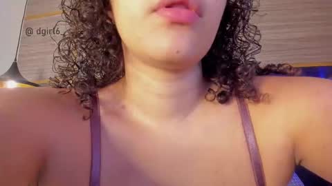 Abril online show from November 14, 2025, 2:27 pm