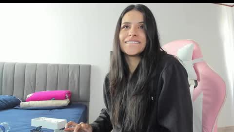 Snapshot of _elektrah chatting on January 29, 2025, 6:39 pm _elektrah online show from January 29, 2025, 6:39 pm