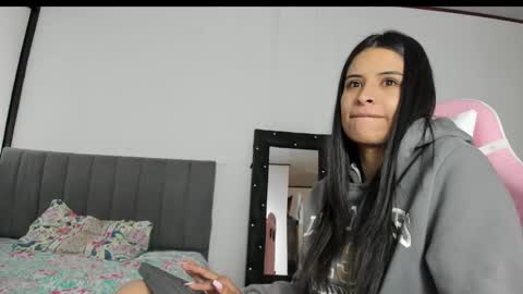 Snapshot of _elektrah chatting on February 19, 2025, 5:27 pm _elektrah online show from February 19, 2025, 5:27 pm