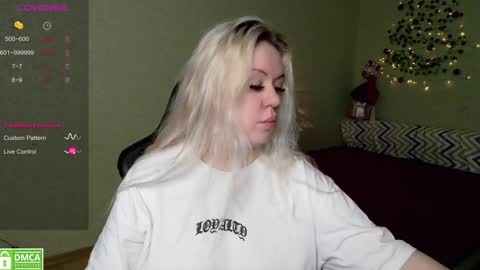 Snapshot of _elven_dreams__ chatting on December 25, 2024, 8:40 am chloue and Gretta online show from December 25, 2024, 8:40 am