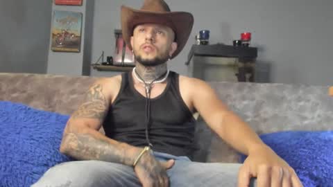 Snapshot of _emilio_escobar chatting on December 6, 2024, 10:05 am Emilio online show from December 6, 2024, 10:05 am